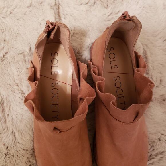SOLE SOCIETY TAUPE RUFFLE BOOTIE SIZE 7.5M - Picture 7 of 7